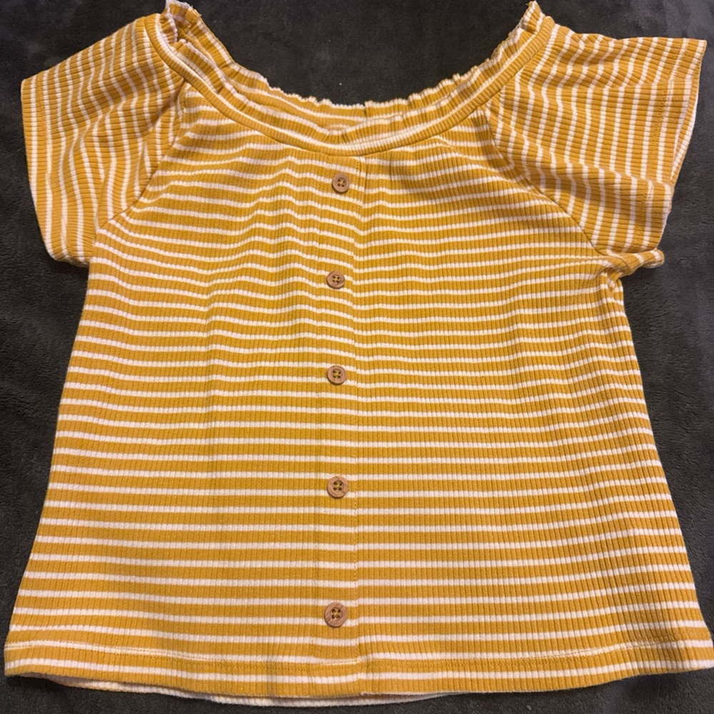 yellow & white striped baby tee from old navy! 💛🤍